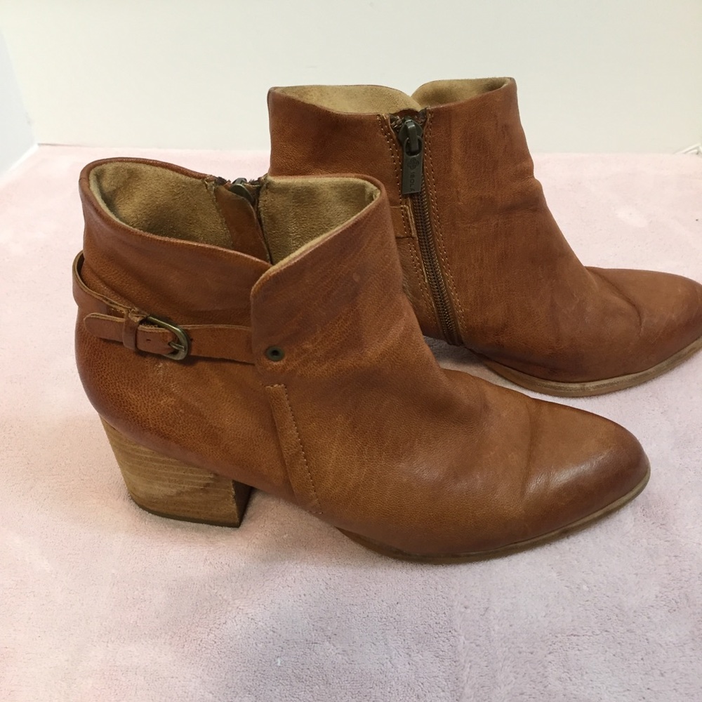 Isola Gorgeous Tan Booties Size 8